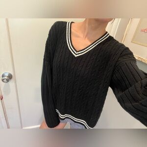 Hollister black and white v-neck sweater size L.